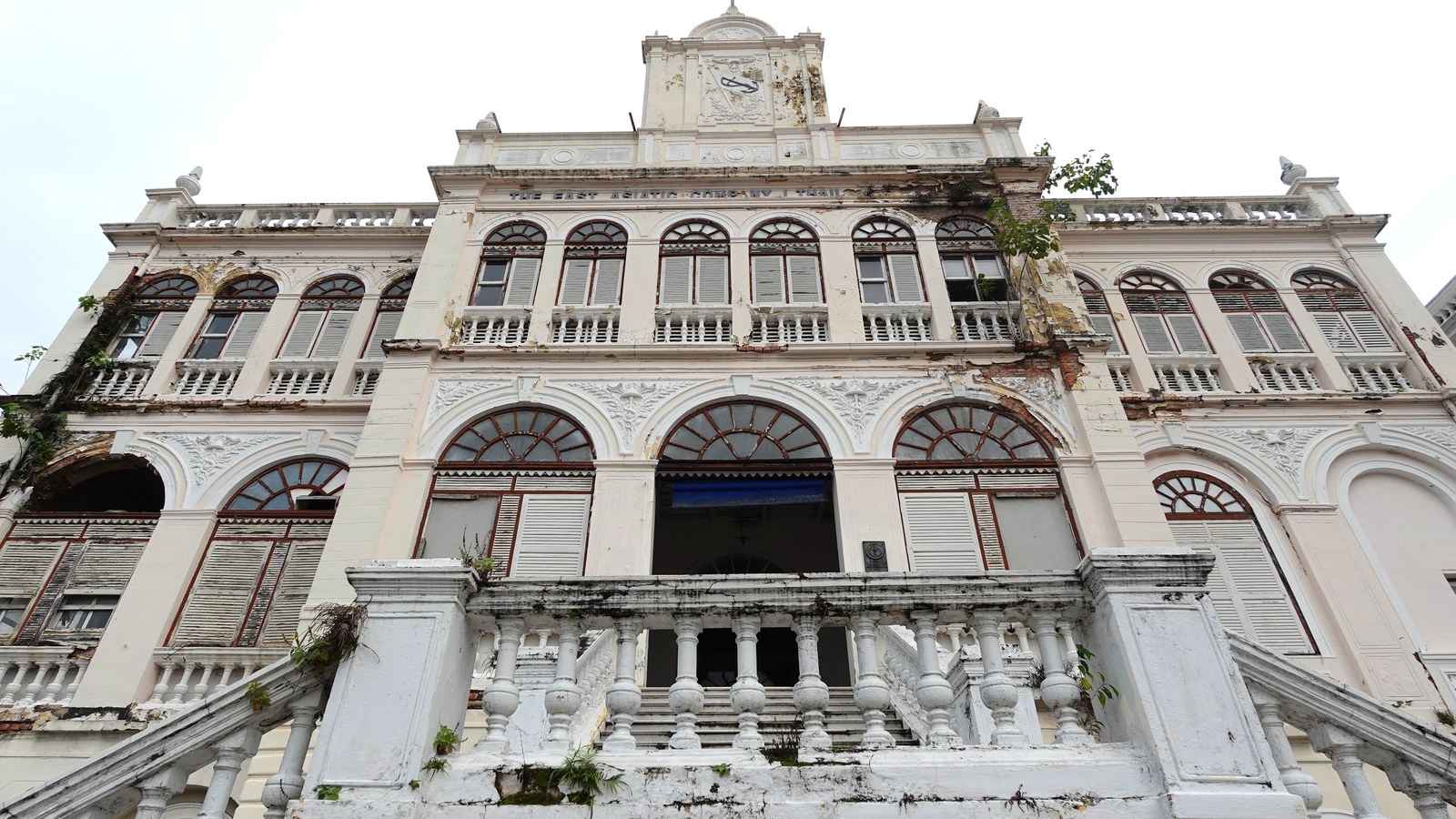 East Asiatic Building, bâtiment historique au bord du fleuve Chao Phraya à Bangkok, témoin du patrimoine architectural de la Thaïlande.