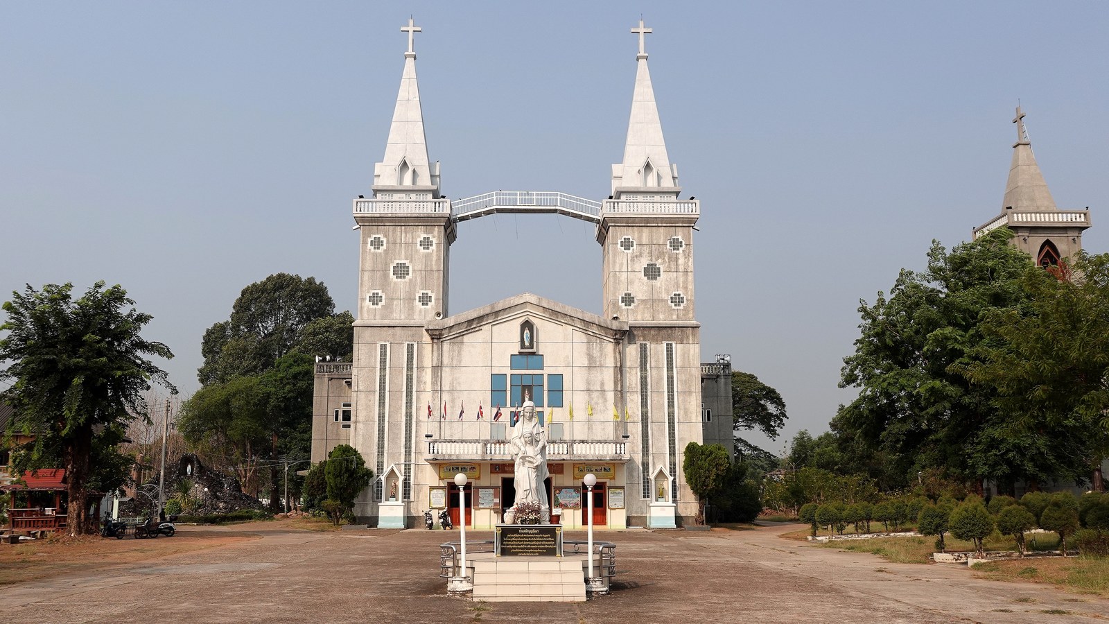 Église catholique Sainte-Anne de Nong Saeng à Nakhon Phanom, patrimoine religieux historique du nord-est de la Thaïlande.