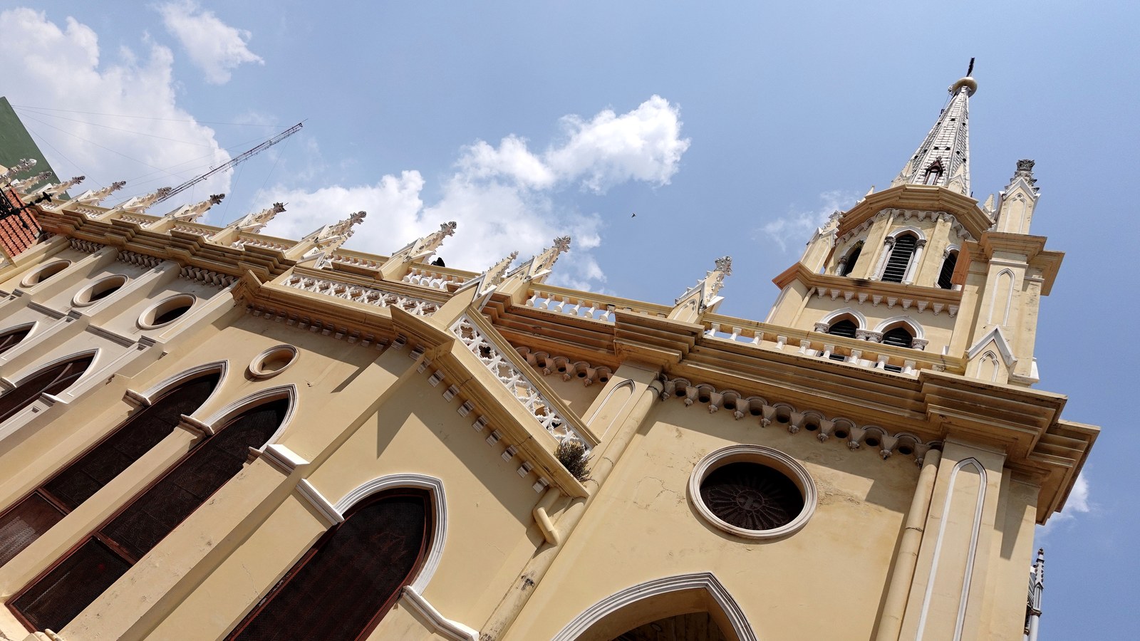 Église du Saint-Rosaire de Talat Noi, édifice catholique historique au cœur du quartier patrimonial de Bangkok, en Thaïlande.