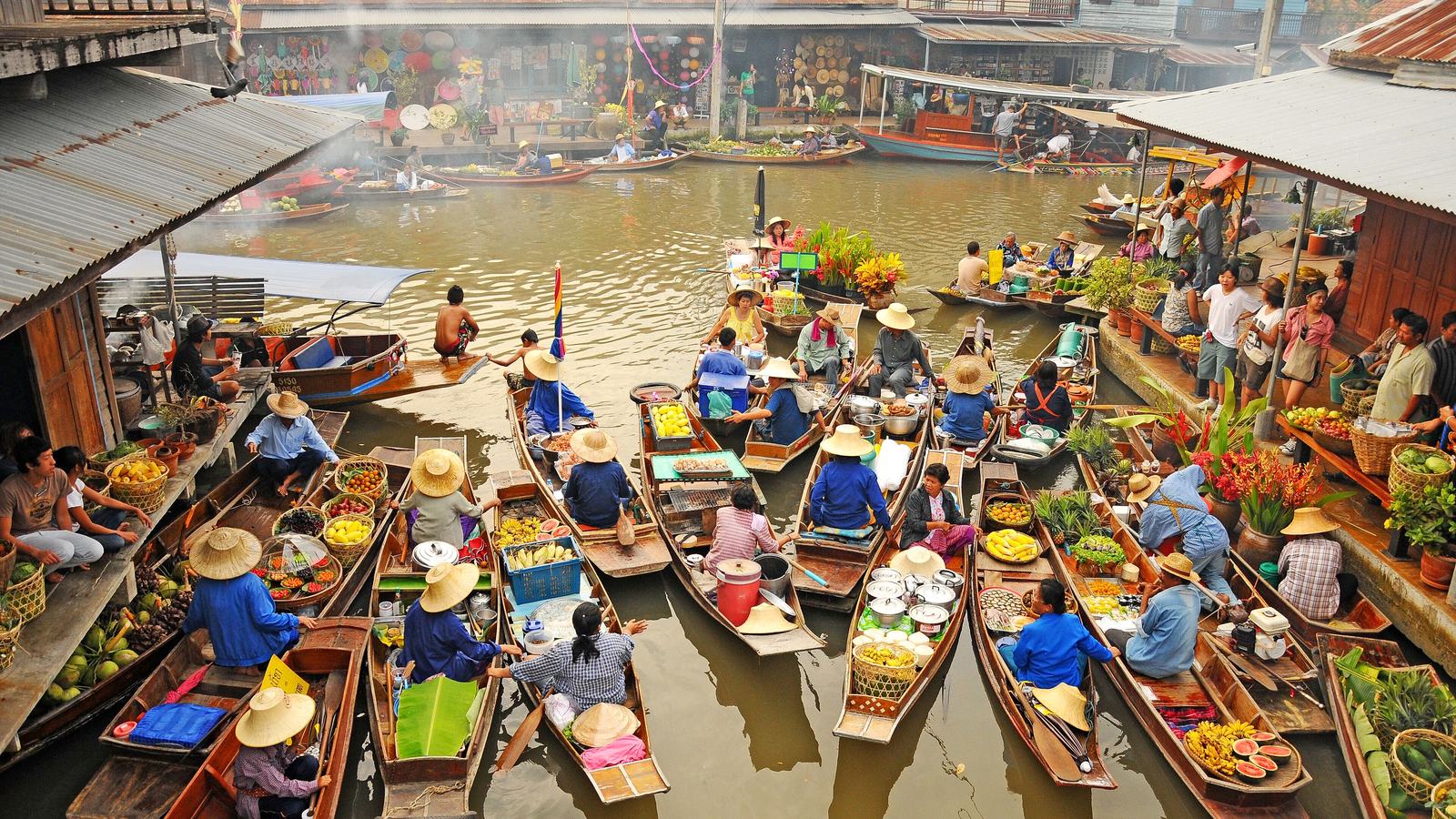 Marché flottant de Damnoen Saduak à Samut Songkhram, expérience culturelle immersive en Thaïlande entre barques traditionnelles, canaux et vie locale.