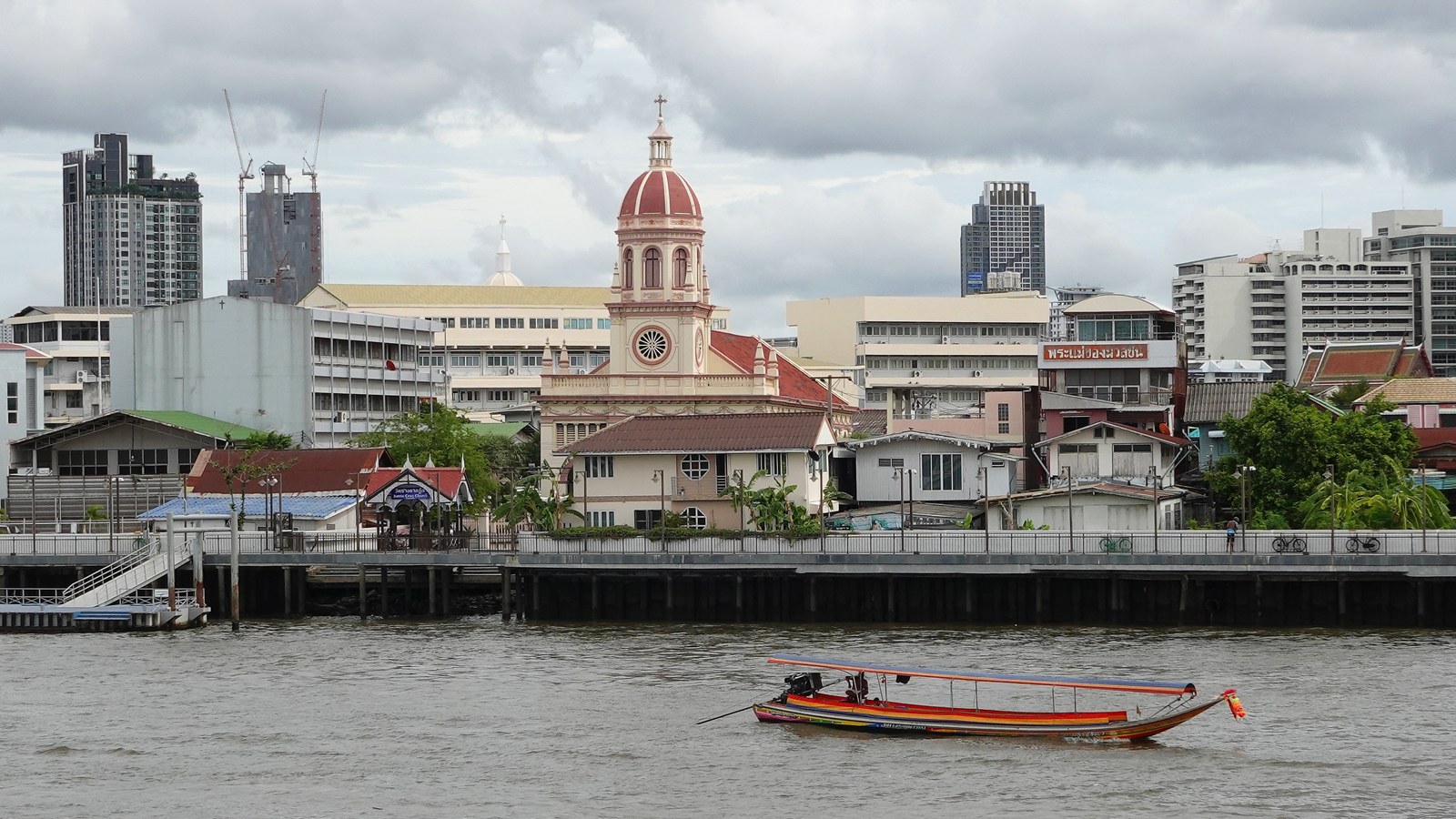 Santa Cruz Church dans le quartier historique de Kudi Chin à Thonburi, patrimoine portugais et culturel de Bangkok.
