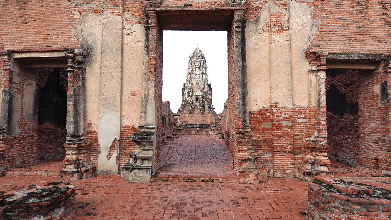 Wat Ratchaburana à Ayutthaya, temple bouddhiste du XVe siècle et vestige majeur de l’ancienne capitale royale du Siam en Thaïlande.