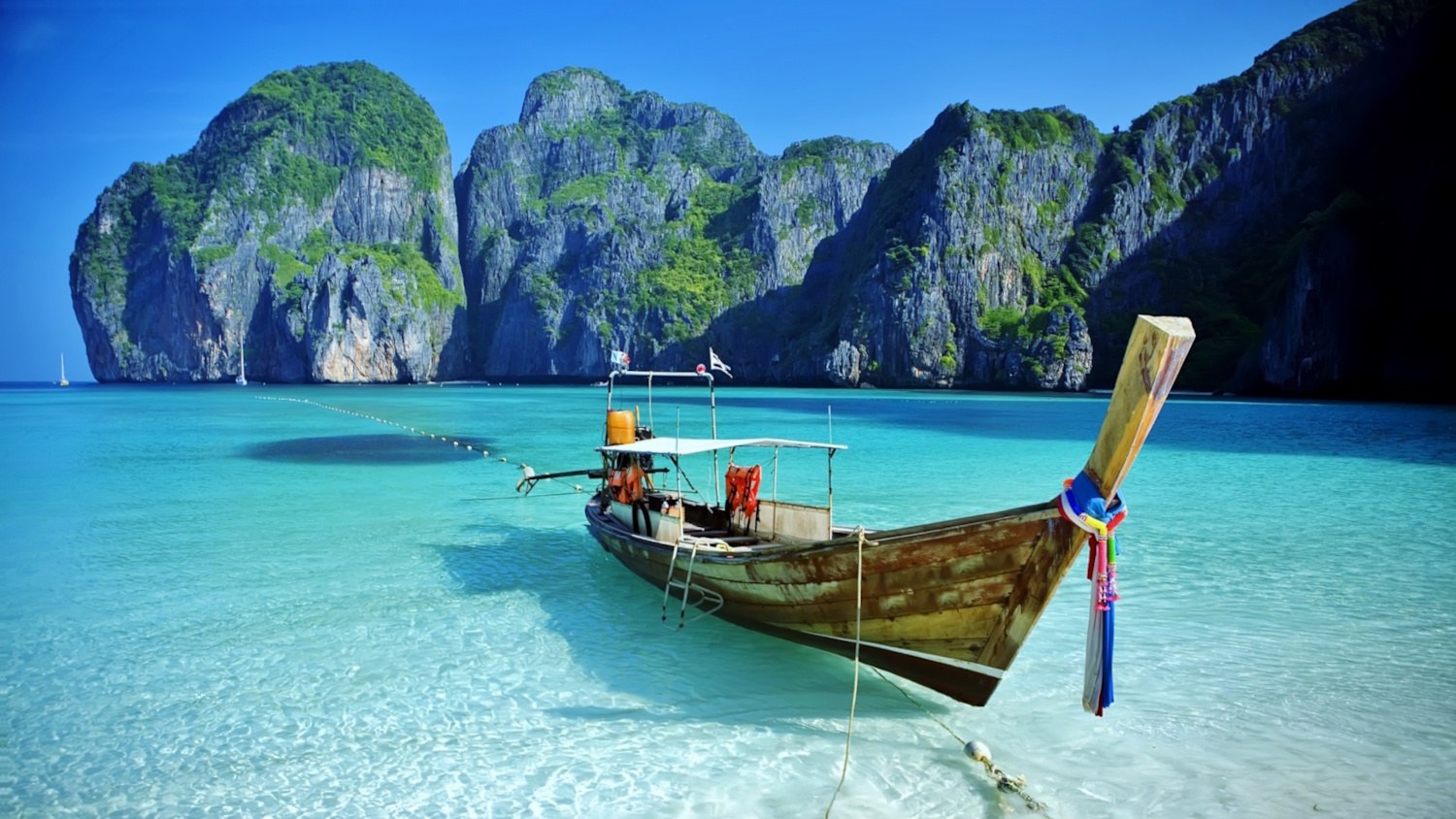 Eaux cristallines et paysage tropical à Phang Nga, expérience de voyage sur mesure en Thaïlande hors des sentiers battus.