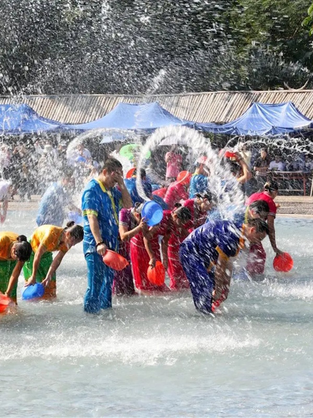 Songkran, le Nouvel An traditionnel thaï, est célébré à la mi-avril, lorsque le soleil entre dans le signe du Bélier.