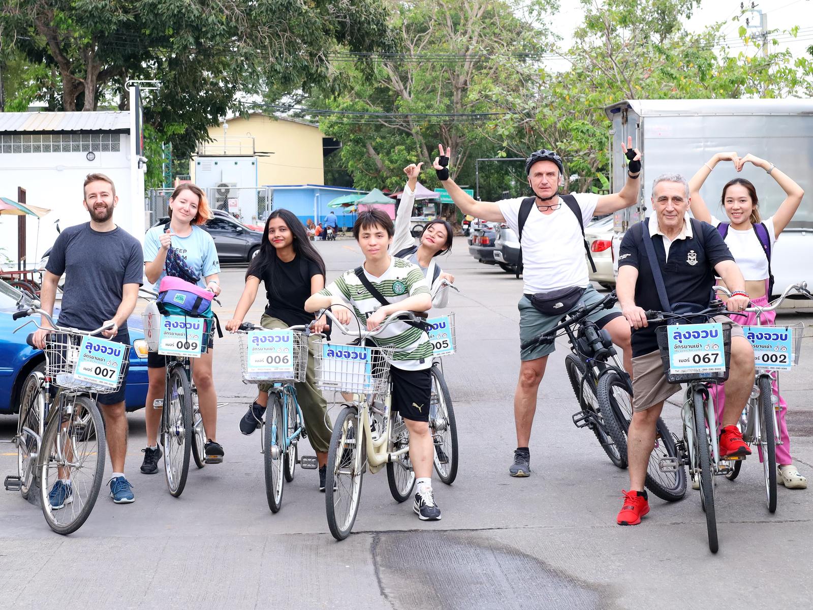 Promenade à vélo à la rencontre des communautés Mon de Bang Krachao — une expérience immersive hors des sentiers battus signée Rock Around Siam.